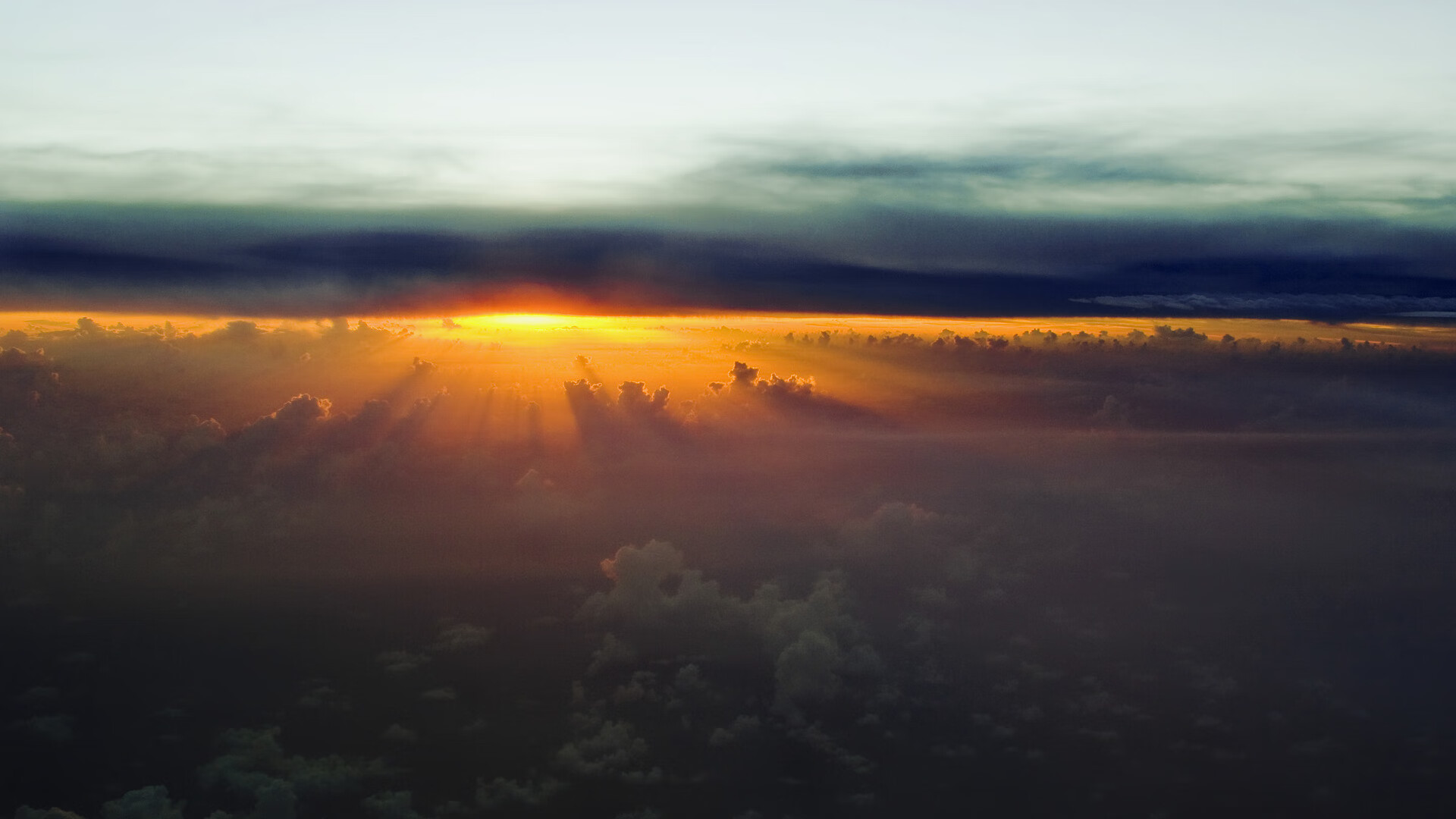 麦基翁200米仰泳冲刺阶段极具爆发力，麦基翁几块金牌